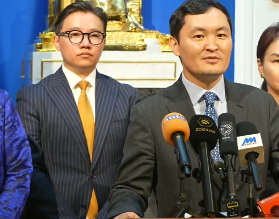 Ч.Өнөрбаяр: Хариуцлага тооцох ёстой хүмүүс нь Засгийн газарт байна